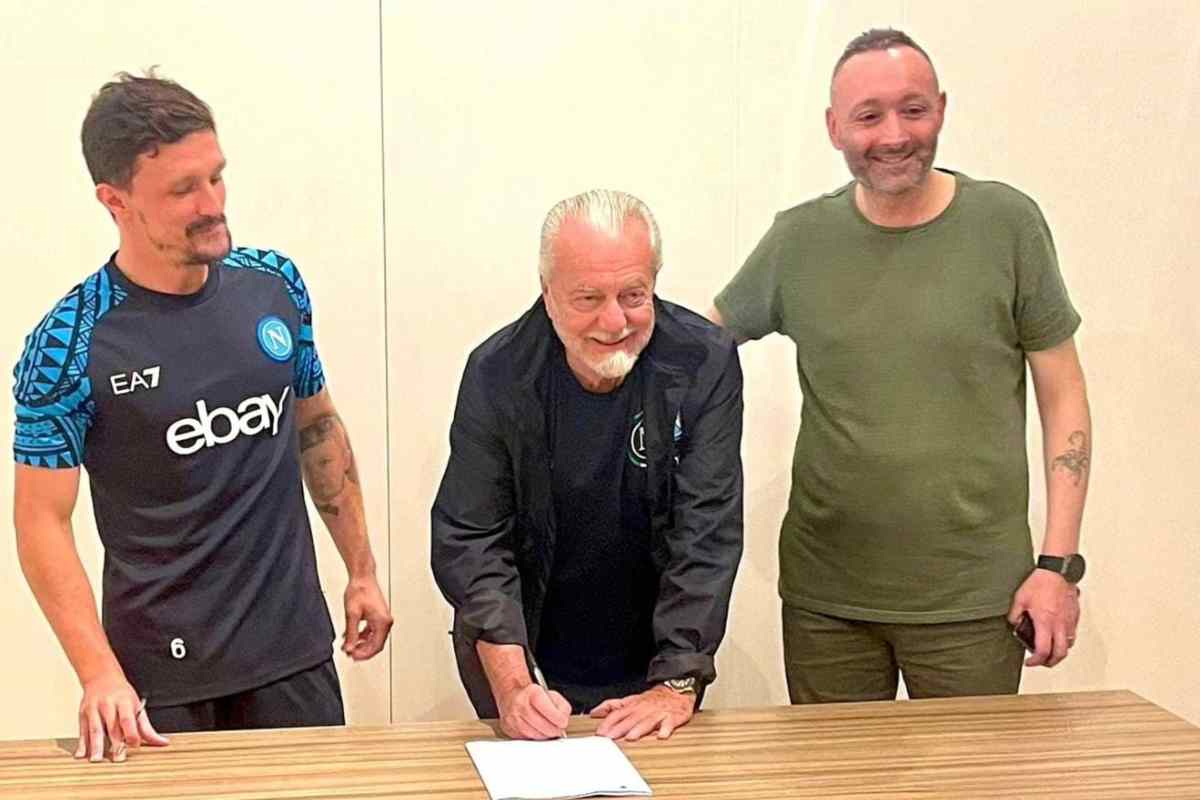 GIuffredi in posa con Mario Rui e De Laurentiis