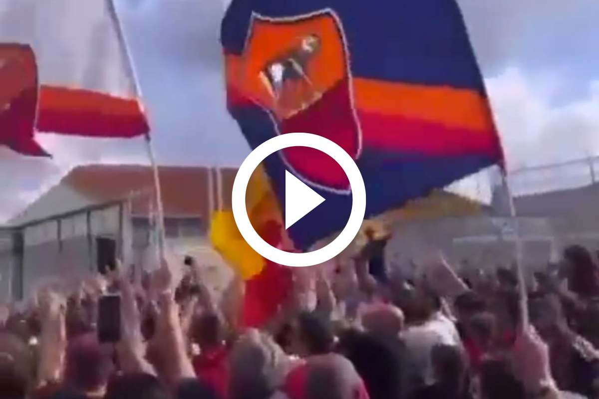 Cori contro Napoli da parte dei tifosi della Roma