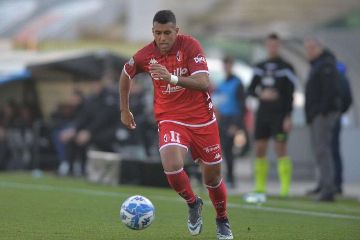 Napoli beffato, l'obiettivo si accasa agli avversari