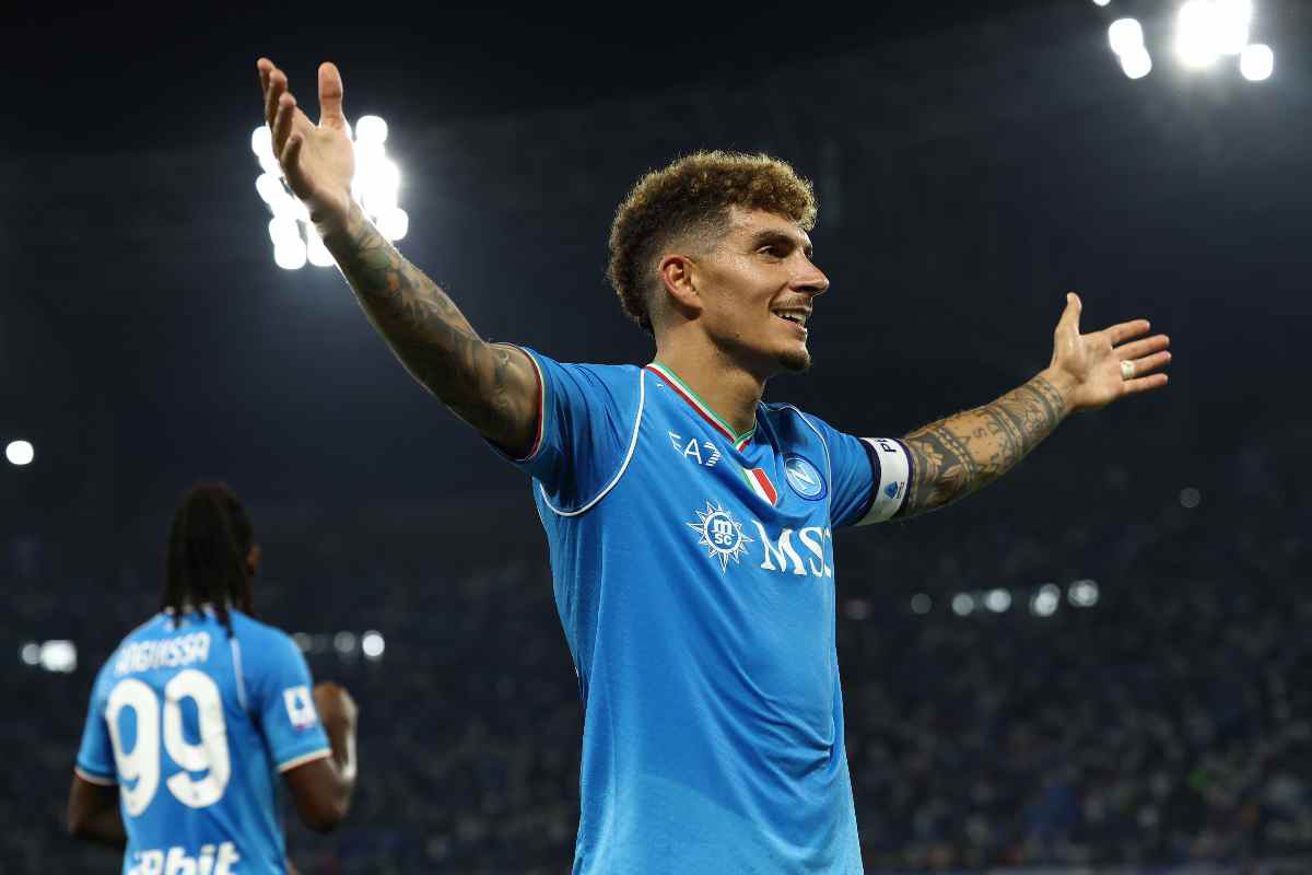 Giovanni Di Lorenzo esulta dopo un gol