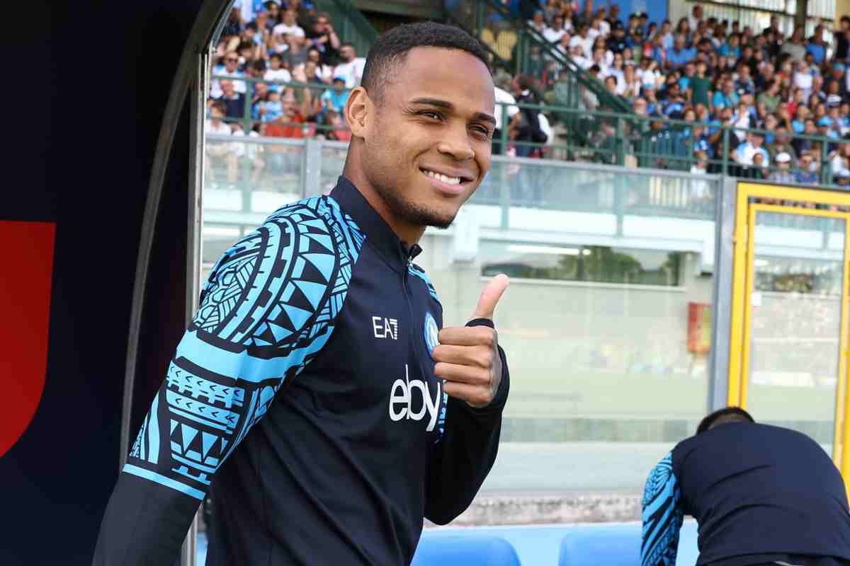 Natan al primo giorno di allenamento con il Napoli