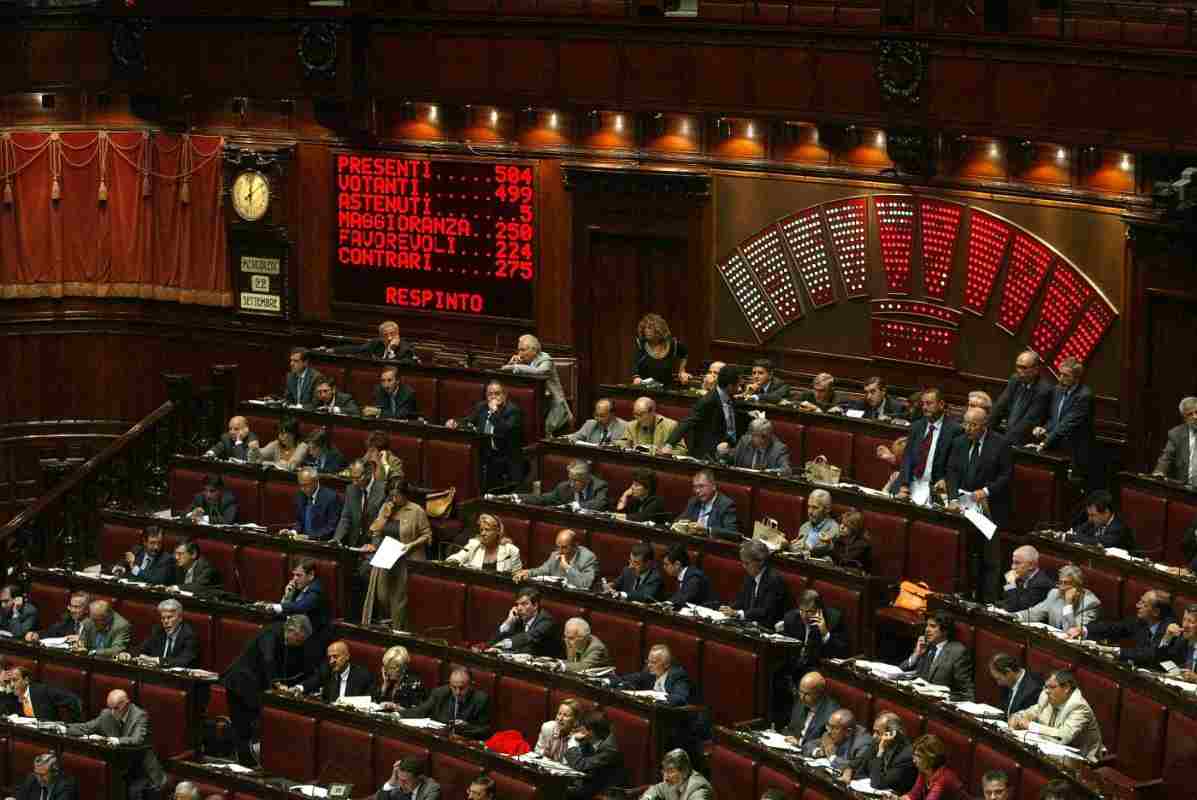 Parlamento, scossone azzurro