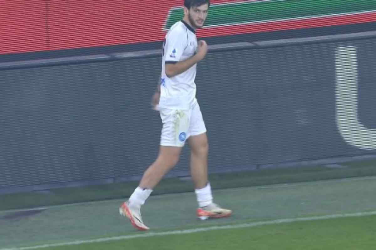 Kvara arrabbiato con Garcia: il gesto è inequivocabile