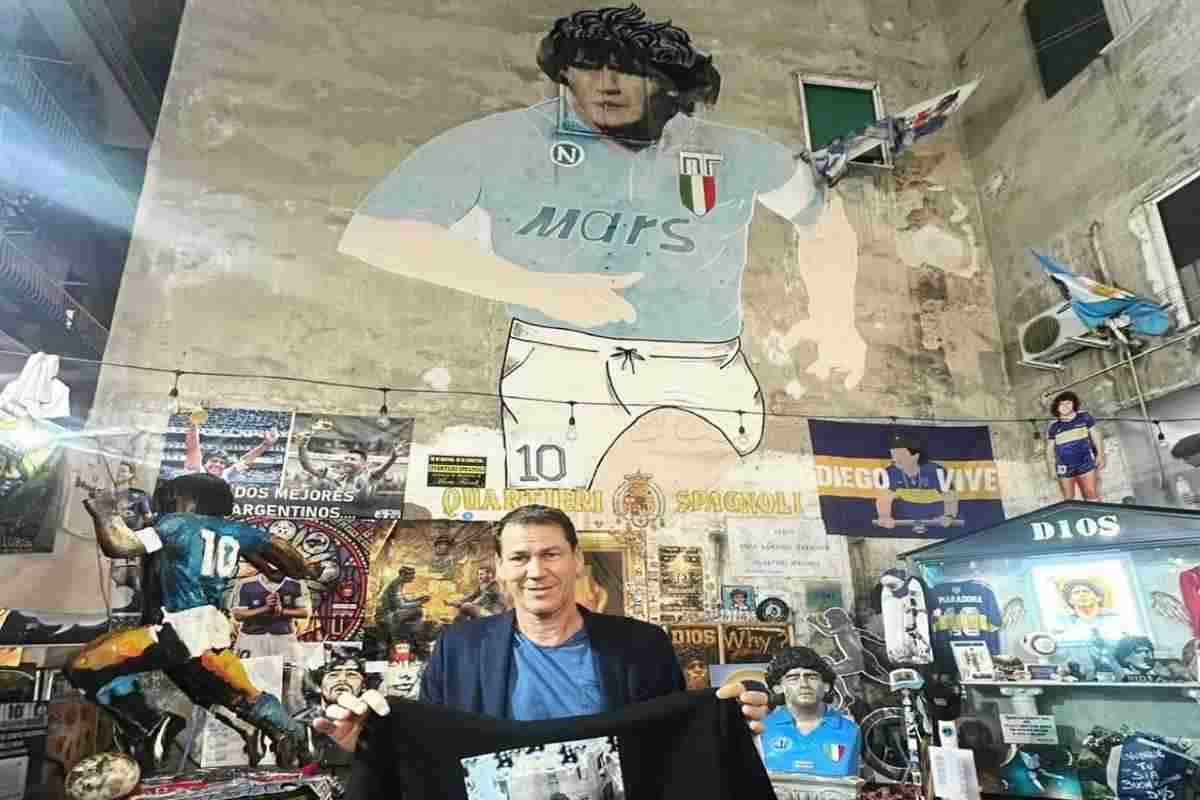 Garcia al Murales di Maradona ai Quartieri Spagnoli