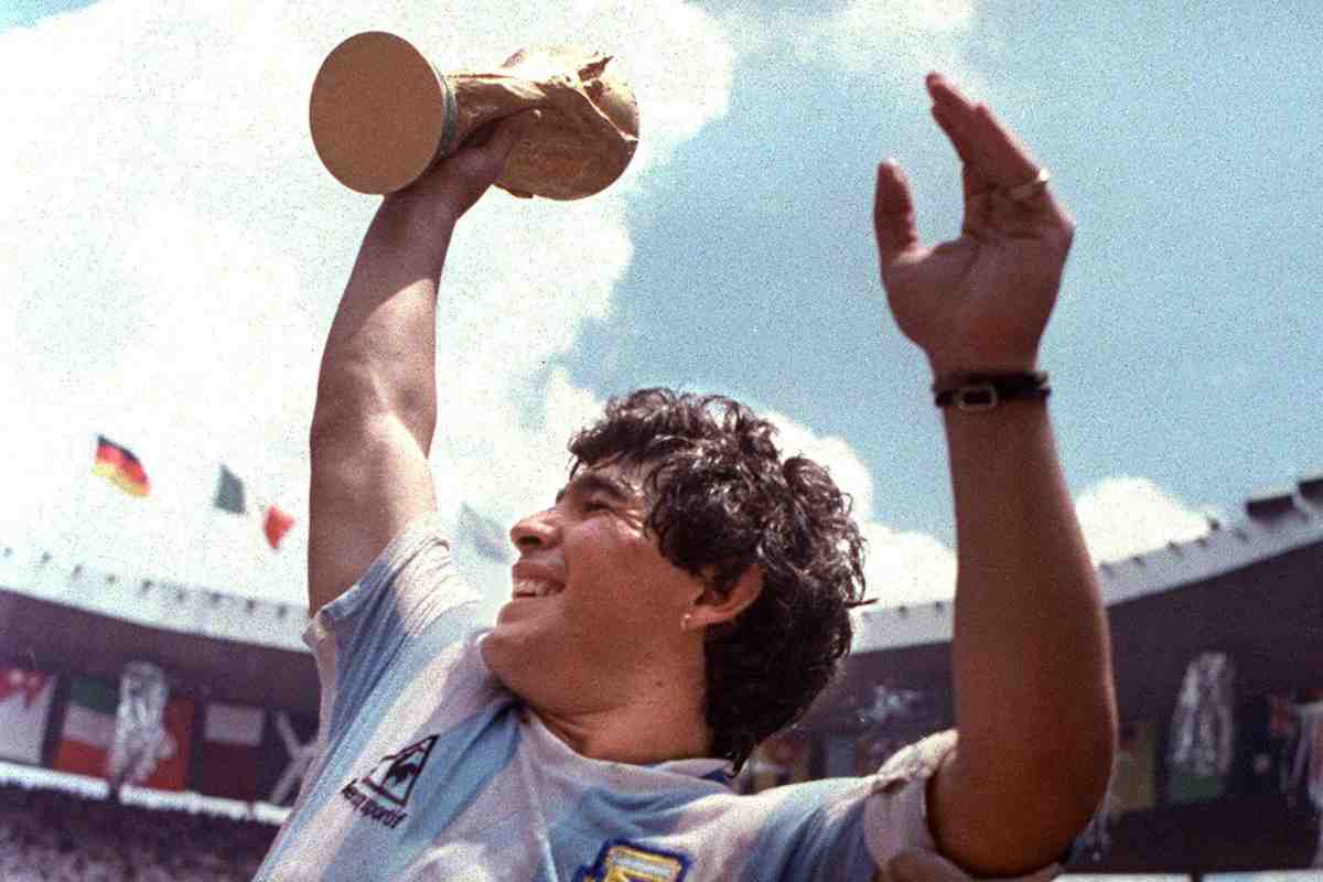 Napoli Basket con i colori dell'Argentina di Maradona
