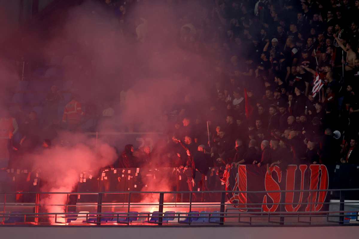 Napoli-Milan: in arrivo le sanzioni per il lancio di fumogeni e petardi