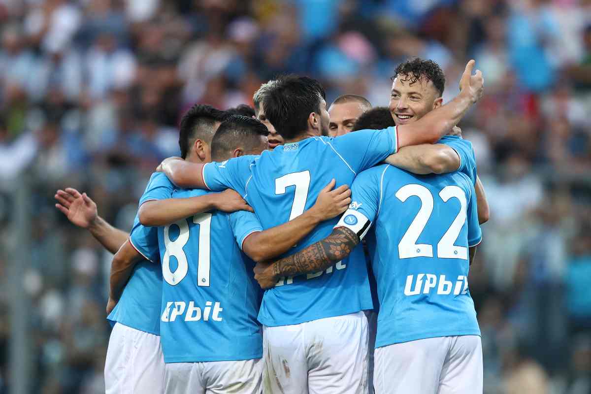 Napoli abbraccio di gruppo dopo un gol
