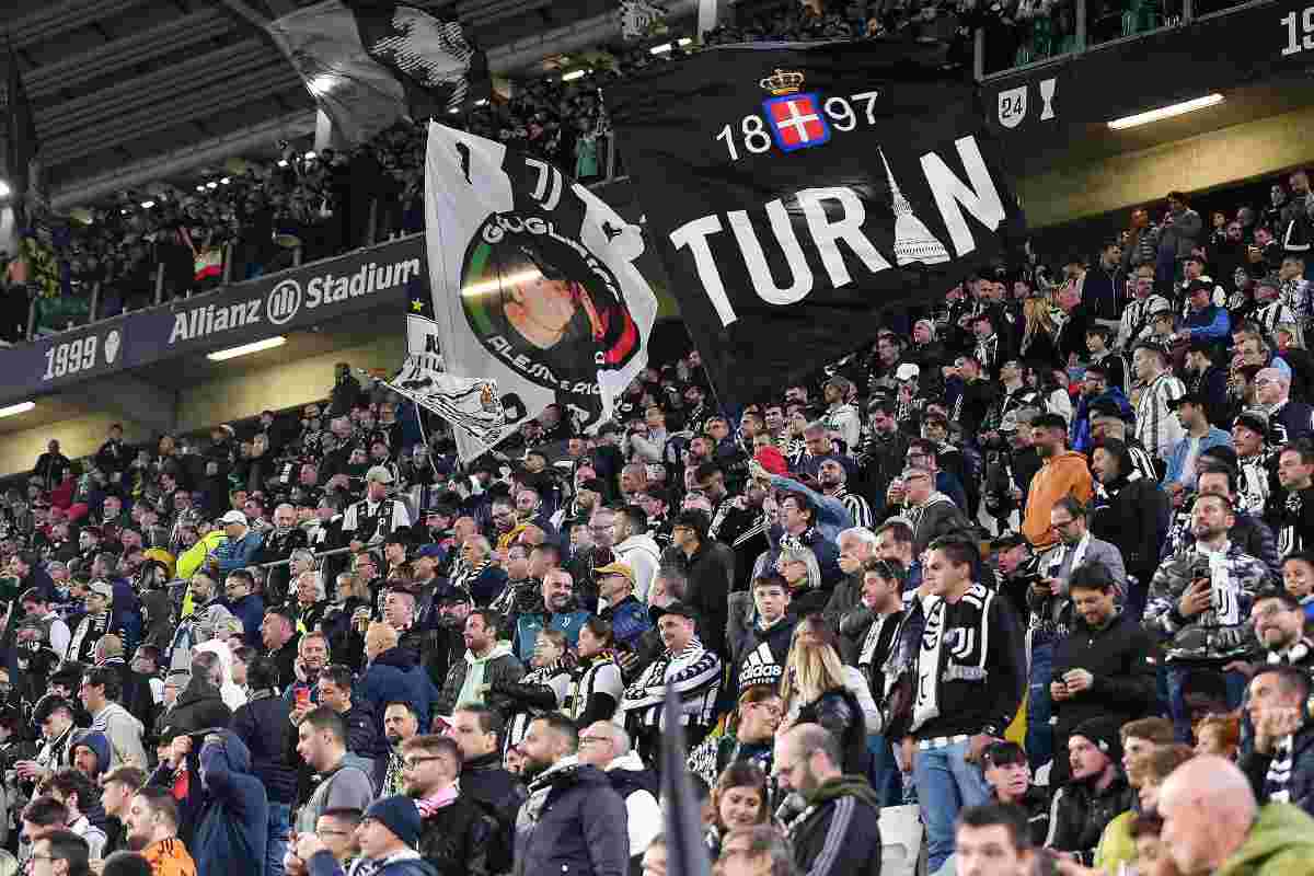 Cori contro Napoli durante Juventus-Verona