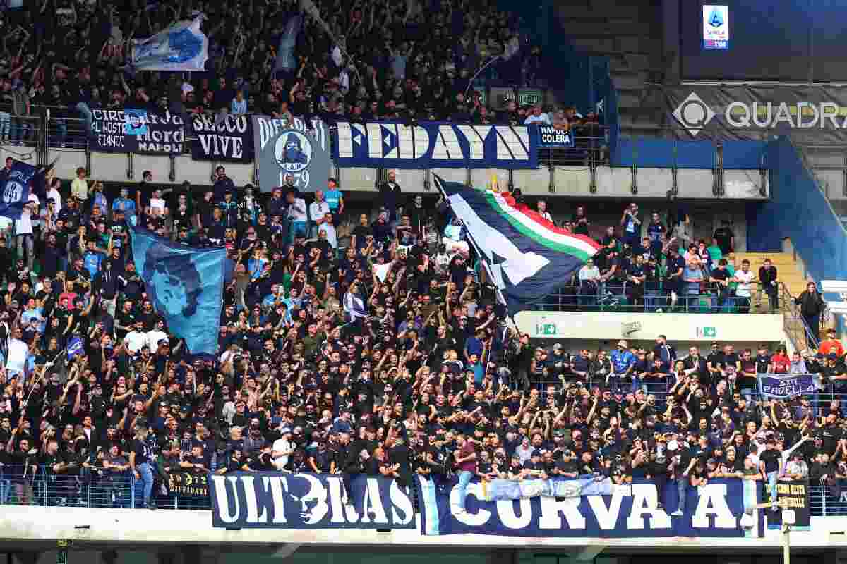 Petardi contro i tifosi del Napoli al Bentegodi