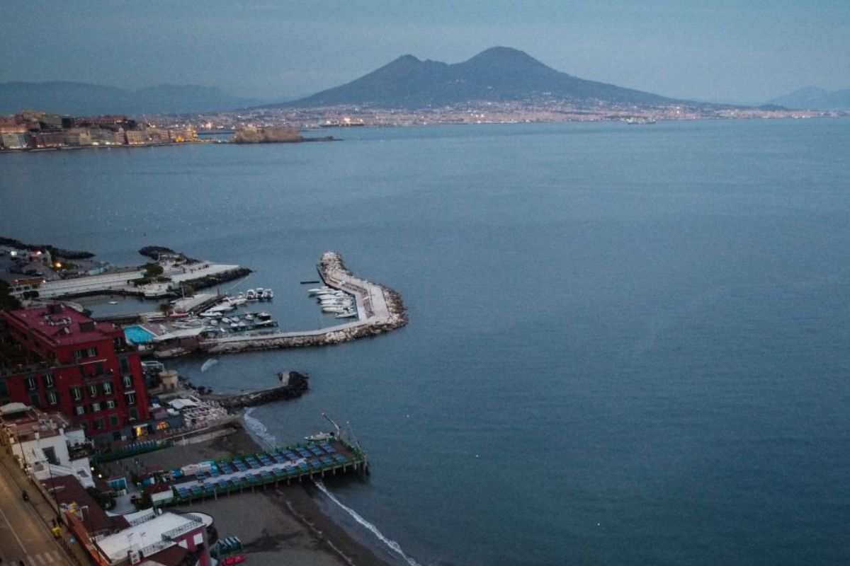 L'artista elogia Napoli: le parole