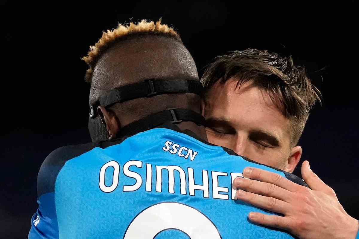 Osimhen e Zielinski in gruppo 