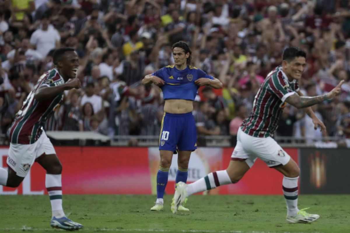 Cavani: gesto da brividi dell'attaccante