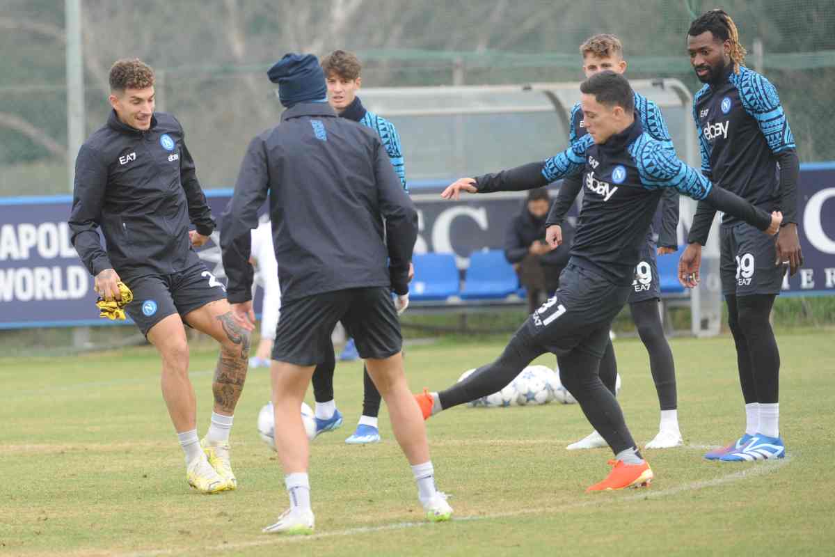 Premio di Mazzarri ai calciatori dopo Napoli-Cagliari