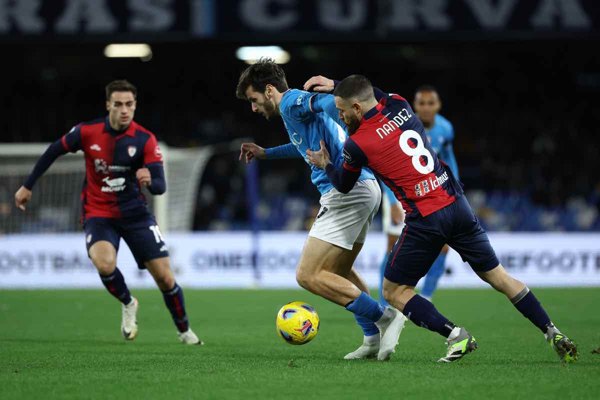 Scoppia il caos in Napoli-Cagliari 