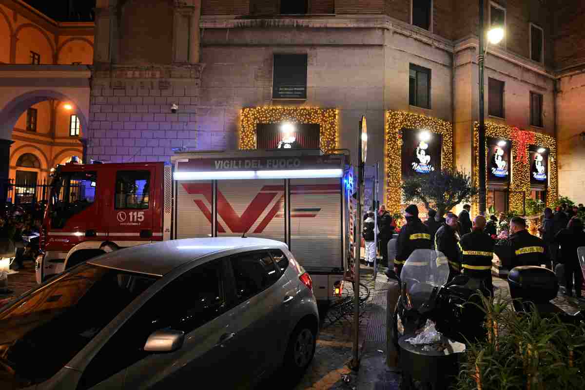 Incendio nel nuovo locale, paura a Napoli