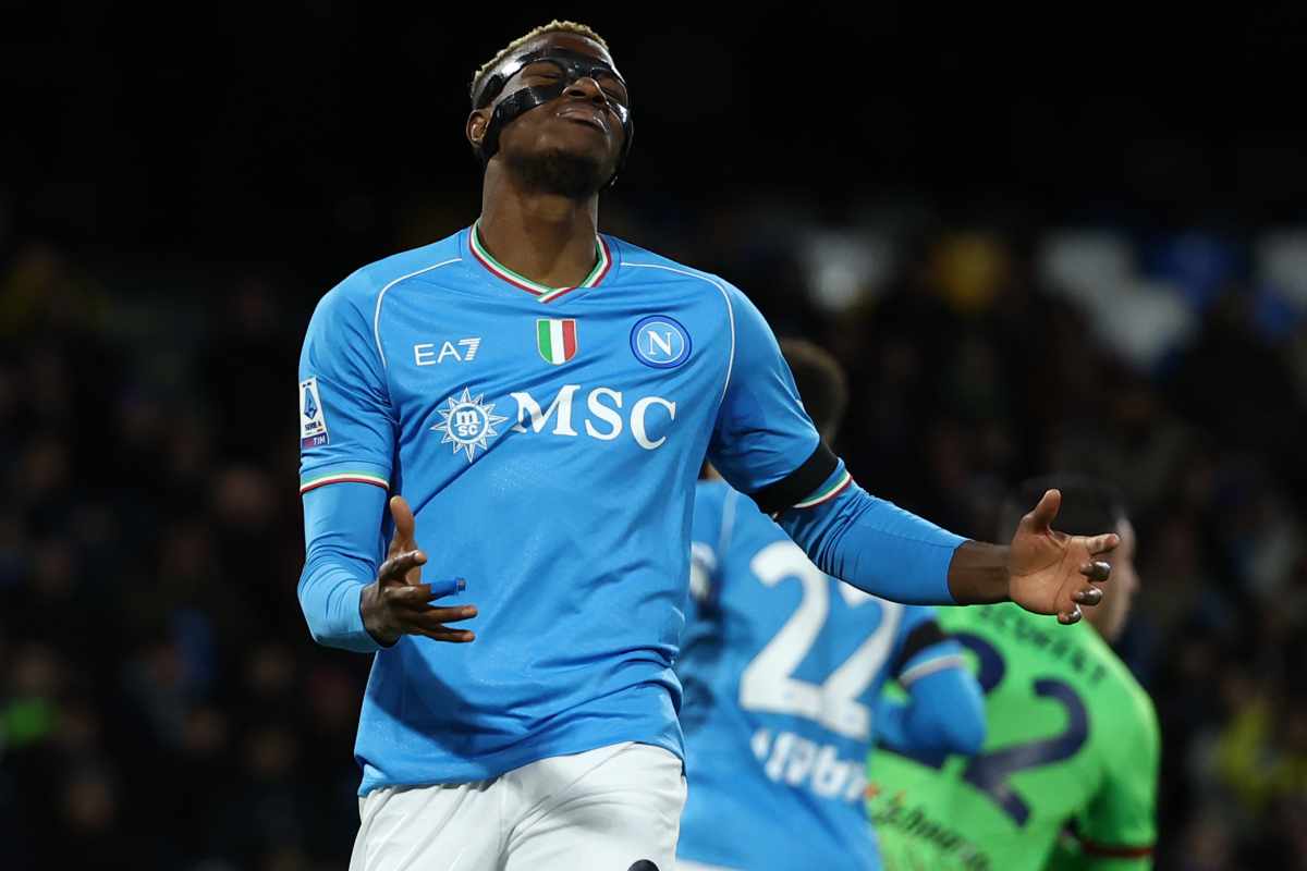 Osimhen rischia di saltare l'andata degli ottavi di Champions League