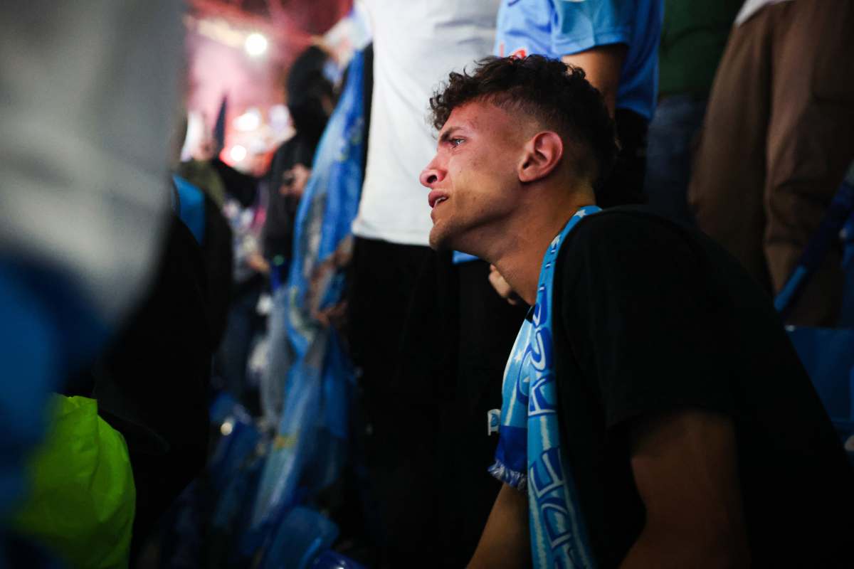 Tifosi del Napoli distrutti dopo la morte dello storico capitano