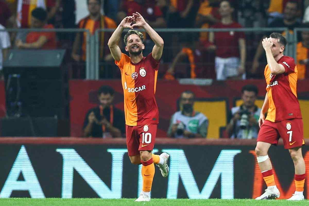 Mertens-Napoli: l'omaggio da brividi del belga