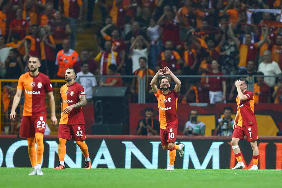 Baby Mertens show, fa scatenare i tifosi del Galatasaray