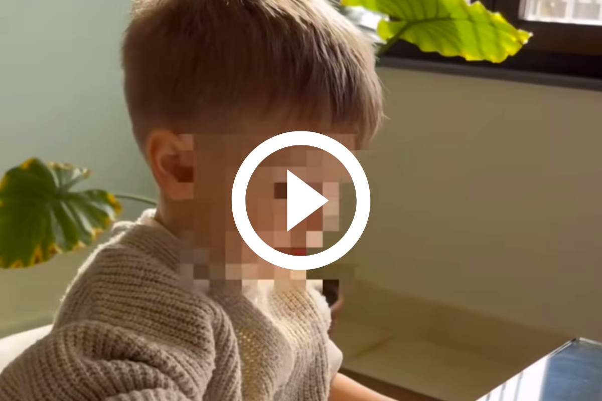 Zielinski junior canta l'inno del Napoli