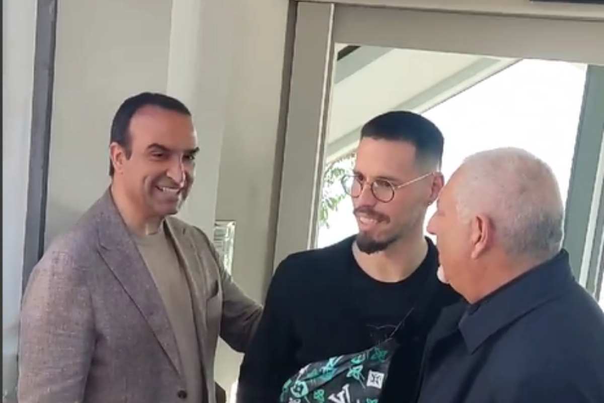 Hamsik all'uscita da Palazzo Petrucci