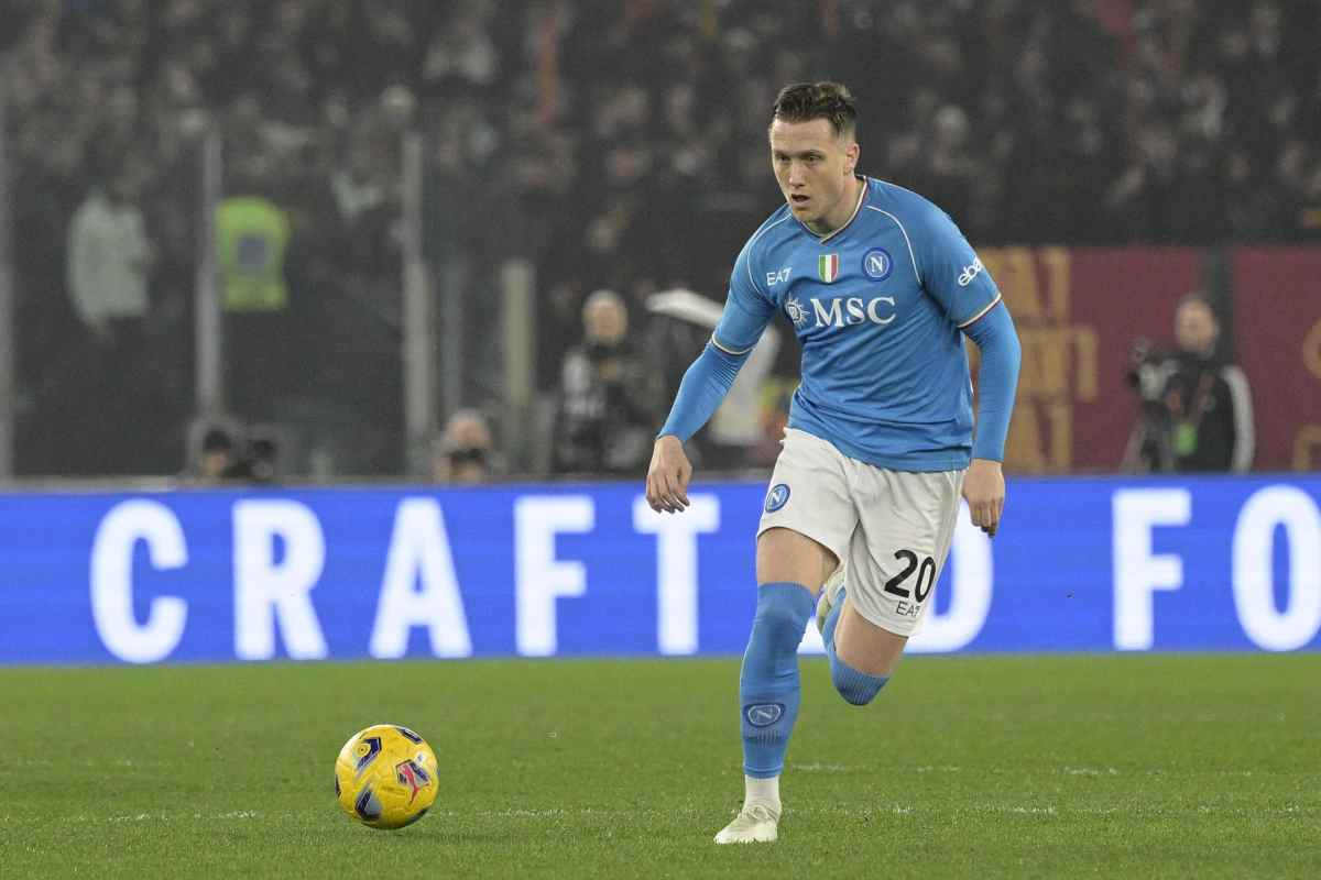 Zielinski in campo contro il Cagliari: vinto il ballottaggio con Traoré