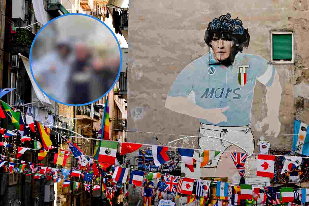 Due giocatori del Napoli in visita al Murales di Maradona