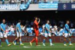 Contestazione dei tifosi al Maradona: steward in cordono per difendere i calciatori del Napoli