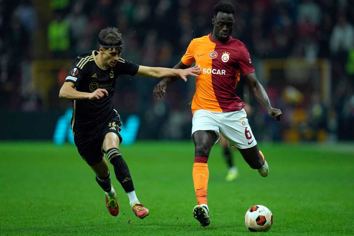 Calciomercato Napoli, non solo Buongiorno e Martinez Quarta: nuovo obiettivo per la difesa