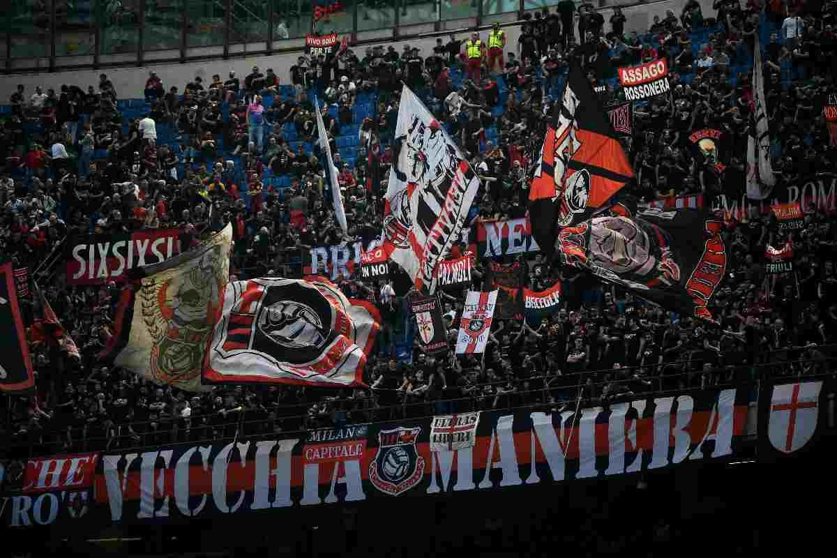 Cori contro Napoli dai milanisti, partecipa anche Lazza