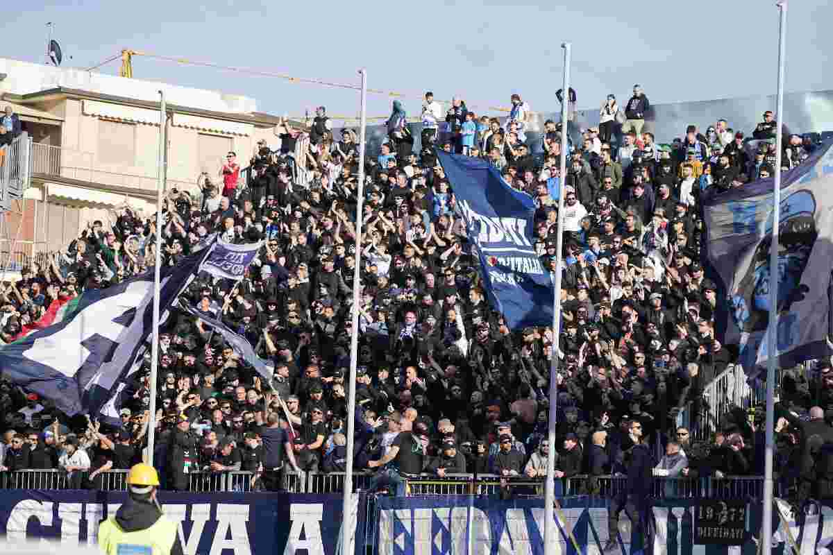 La contestazione dei tifosi del Napoli a Empoli