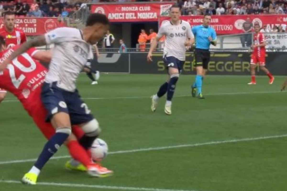 Contatto Zerbin-Ngonge: manca un rigore per il Napoli