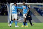 Simeone ed Osimhen in uscita, il Napoli punta un attaccante di Serie A