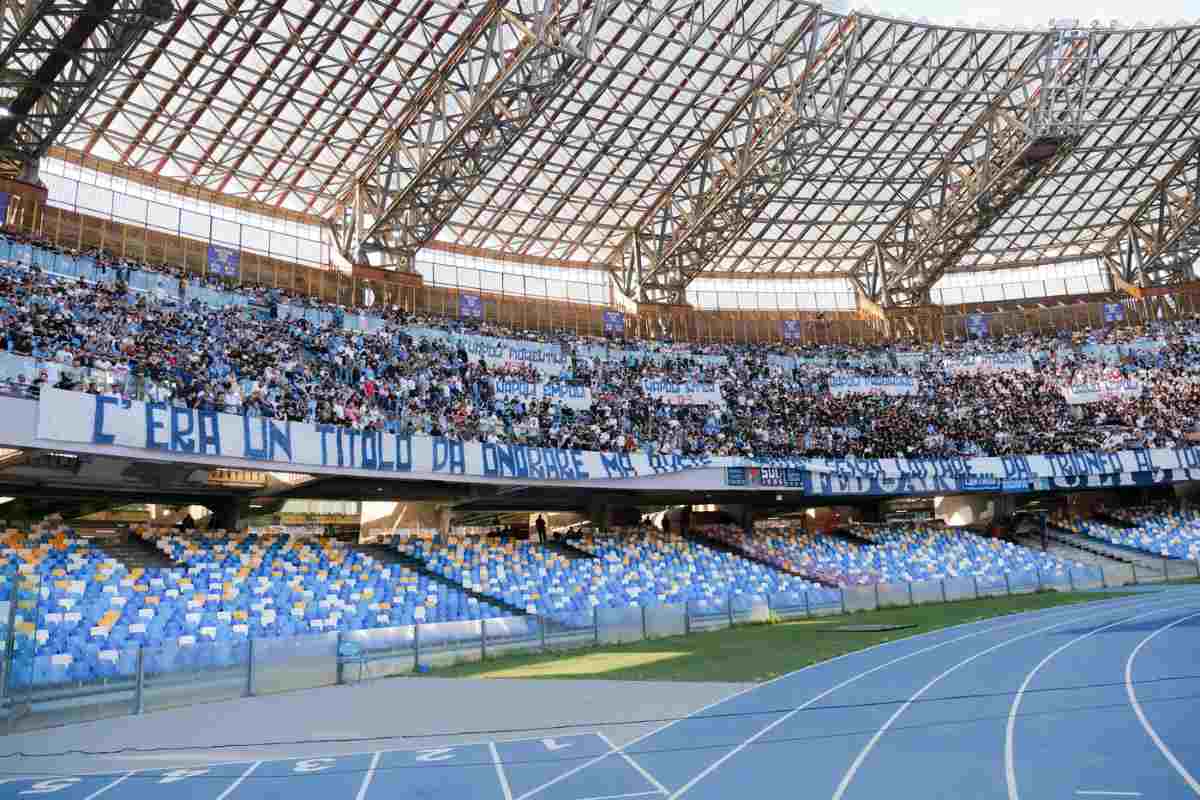 Contestazione all'esterno del Maradona