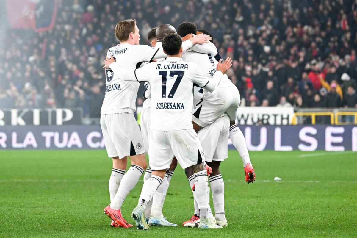 I calciatori del Napoli esultano in campo