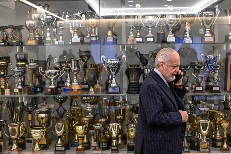 De Laurentiis a telefono 