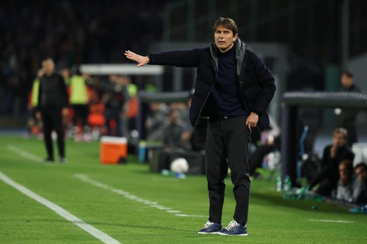 Conte dà indicazioni 