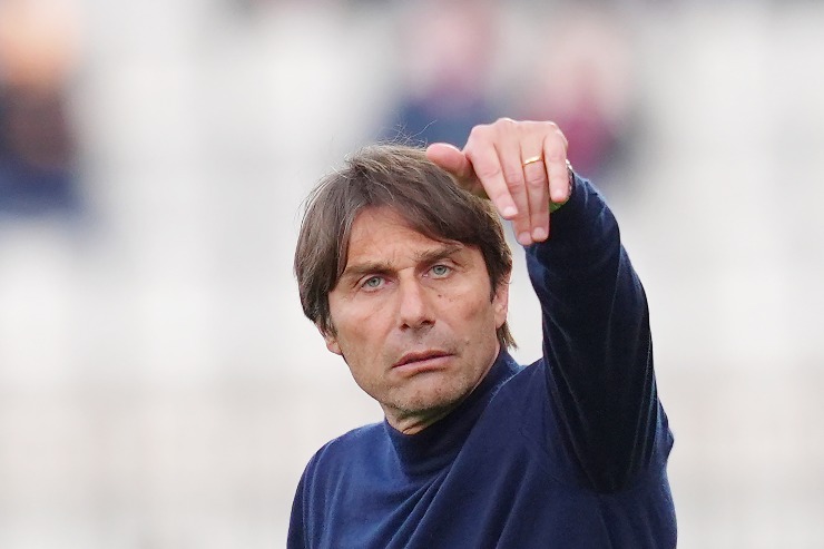 Conte dà indicazioni 