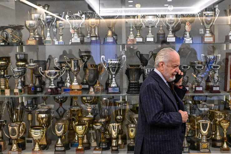 De Laurentiis a telefono 