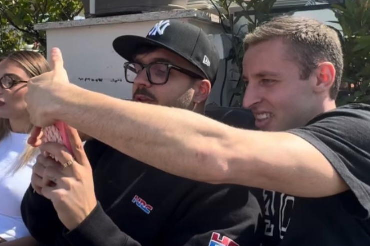 Geolier e Frattesi insieme fuori dal campo 