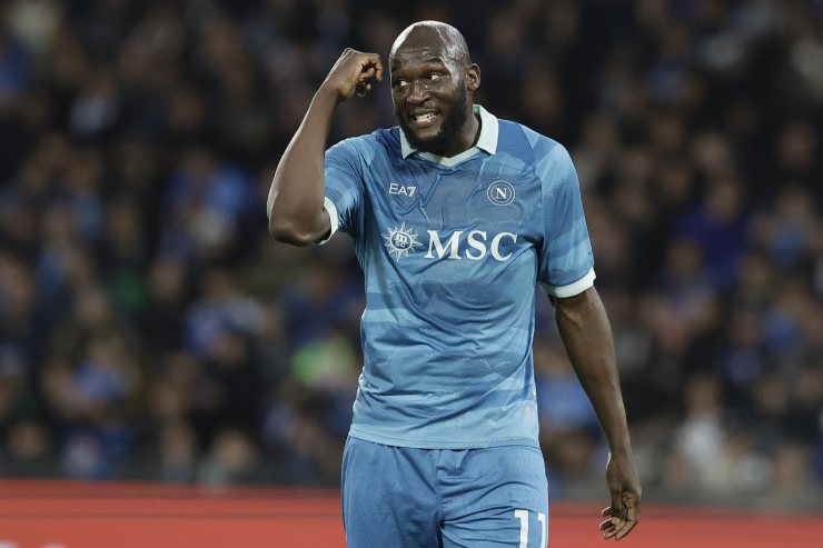 Lukaku esulta in campo al Maradona 