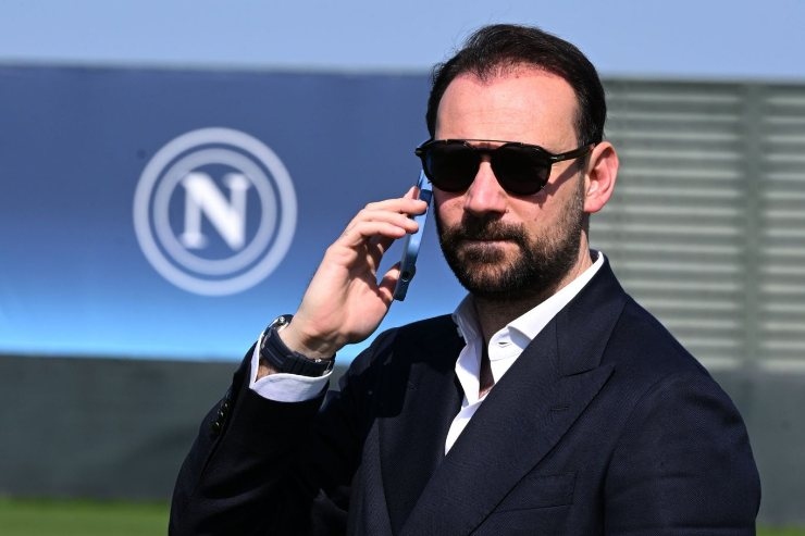 Giovanni Manna a telefono 