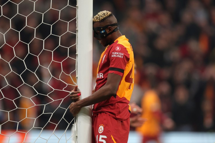 Osimhen disperato in campo