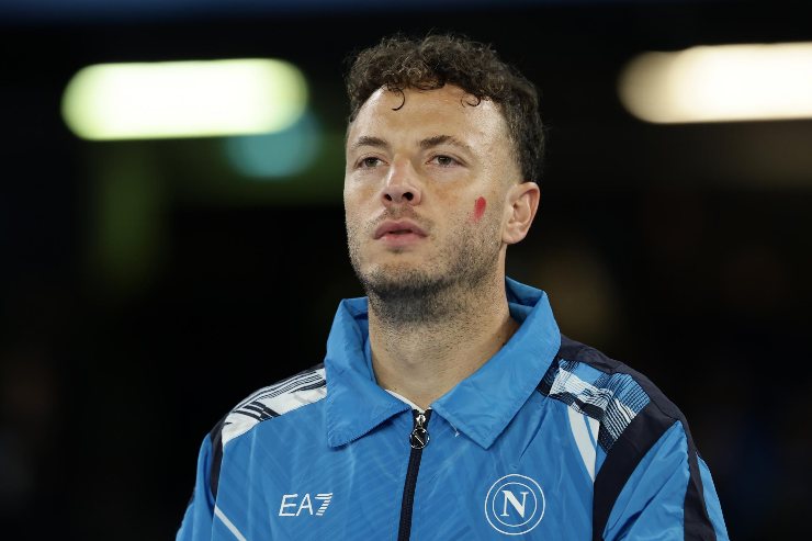 Amir Rrahmani, difensore del Napoli, al momento dell'ingresso in campo