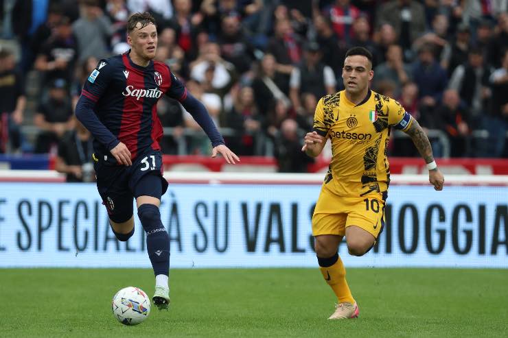 Sam Beukema in campo contro l'Inter