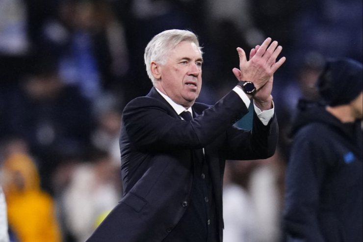 Ancelotti applaude dopo la vittoria del Real Madrid