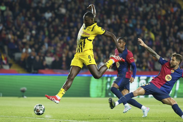 Guirassy contro il Barcellona