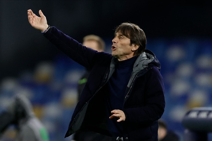 Conte dà indicazioni 