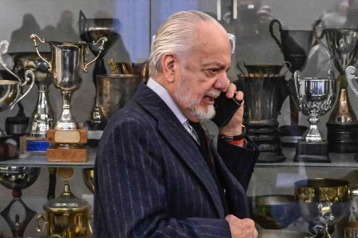 De Laurentiis al telefono