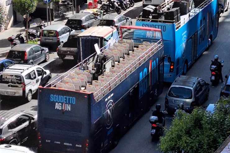 Spunta il pullman scoperto 